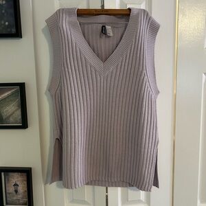H&M women’s oversized lilac sweater vest - size medium